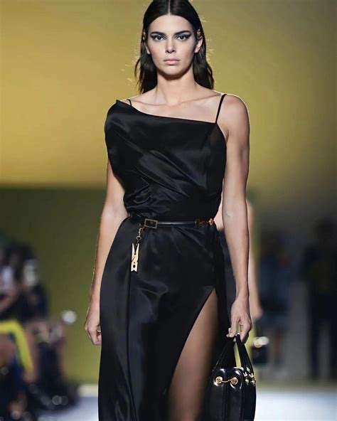 kendella jenner versace ss19|Emily Ratajkowski, Shalom Harlow, and the Hadids All Walked .